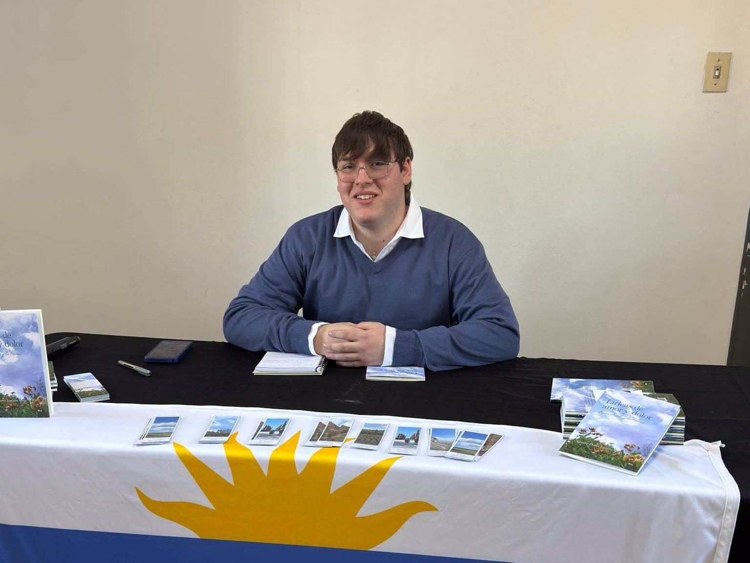 ORGULLO IGLESIANO | Agustín llevó su tierra a la Expo Libro