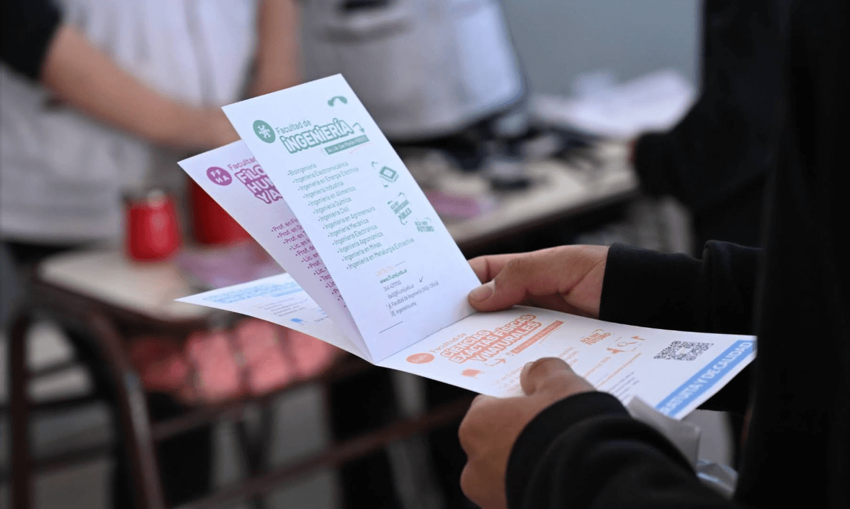 ACOMPAÑANDO EL FUTURO DE NUESTROS JÓVENES