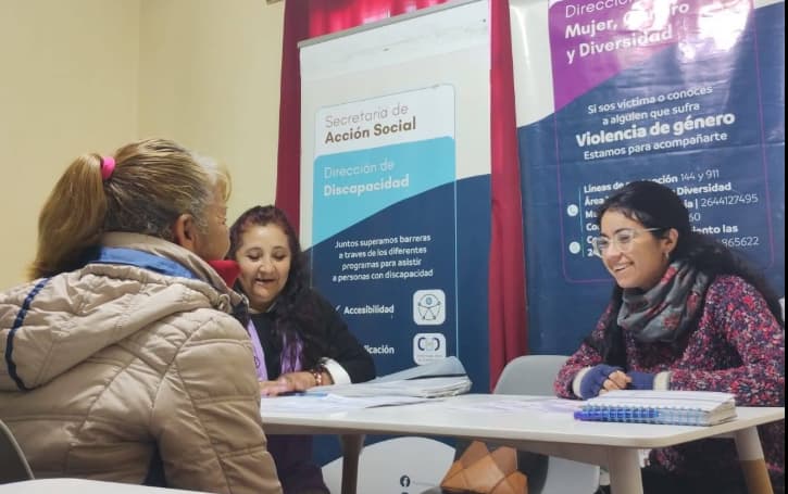  Oficina Móvil en Angualasto