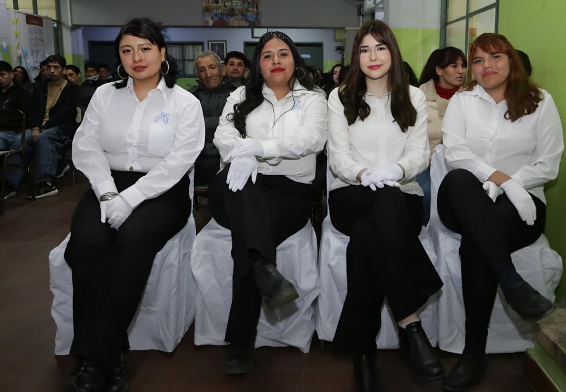 Educación, compromiso y amor por la Patria.