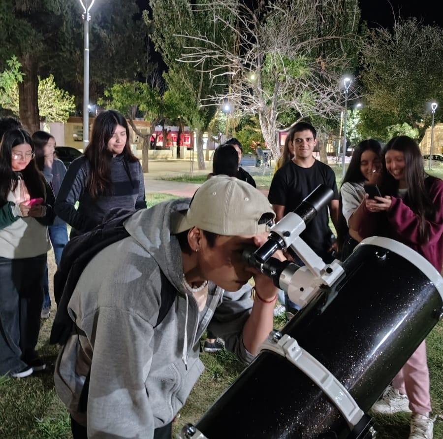 Ferias y experiencia astronómica por el Día de la Mujer